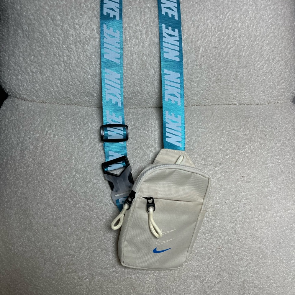 Nike Cream and Tiffany Blue Crossbody Bag small new no tag